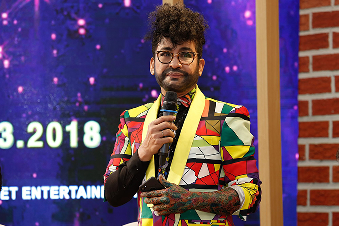 Thanh Bạch gây sốc khi xuất hiện ở họp báo với hình tượng không giống ai